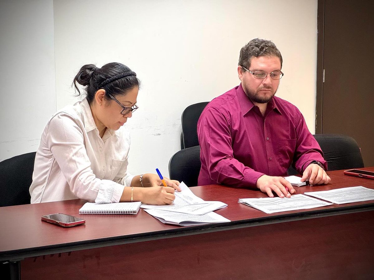 SonoraBienestar's tweet photo. 📋Hoy el comité técnico de #ManoConMano, llevó a cabo una sesión extraordinaria en seguimiento a nuestro padrón de personas beneficiarias además de analizar la operatividad del programa, garantizando que este beneficio llegue a quienes nunca les había tocado🫰 https://t.co/YaujWpiEI4