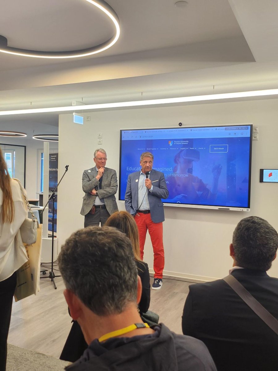 Grateful for the connections made and the knowledge shared, special thanks to Tilo Schneider (Managing Director at Medienstadt Babelsberg Entwicklungsgesellschaft mbH)!🌍💡 #ICSB #GermanUDS #DigitalUniversity #NetworkingOpportunity