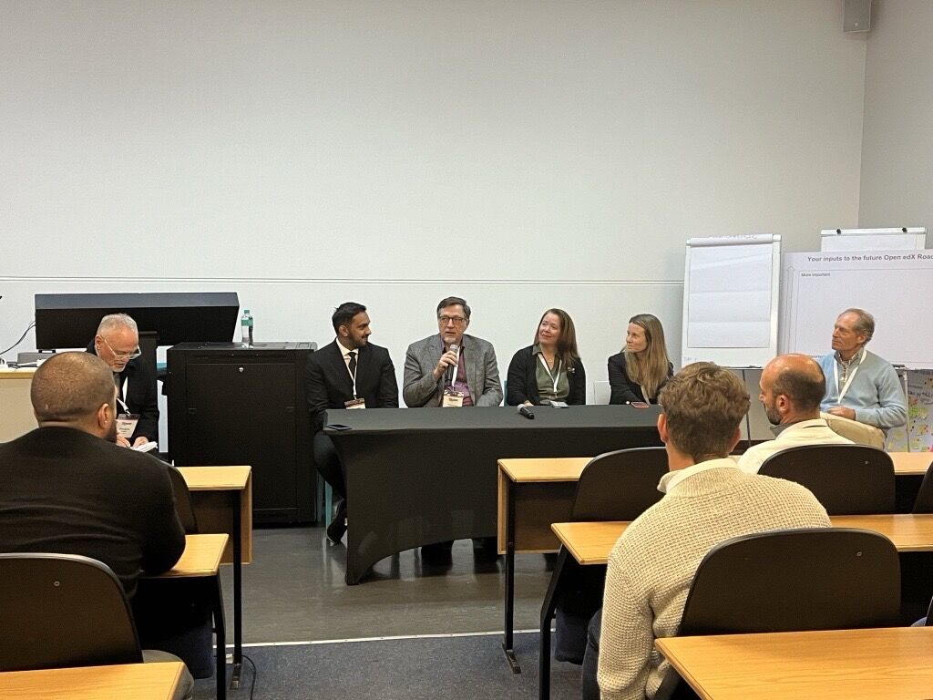 Before the panel discussion, Tom had the opportunity to network and exchange ideas with Stefania Trabucchi from Abstract Technologies, our Open edX Partner. It has been an exciting and insightful experience at the conference in South Africa 🎤🌐