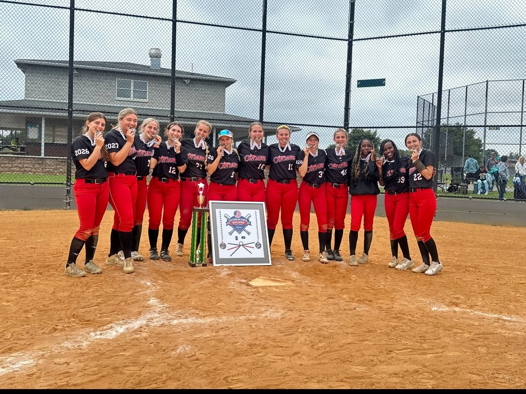 BoringWills40's tweet photo. Grateful for the opportunity to play in honor of our Coach Dustin this past weekend. So proud as we went 6-1 as a team, winning it all for him. #playfordustin #notyourbest @KUBearsSoftball @ShipSoftball @wcphoenixsb @HoodCollegeSB @SalisburySB
@SURamsSoftball
@LVC_Sball https://t.co/lCyEY0rgyE