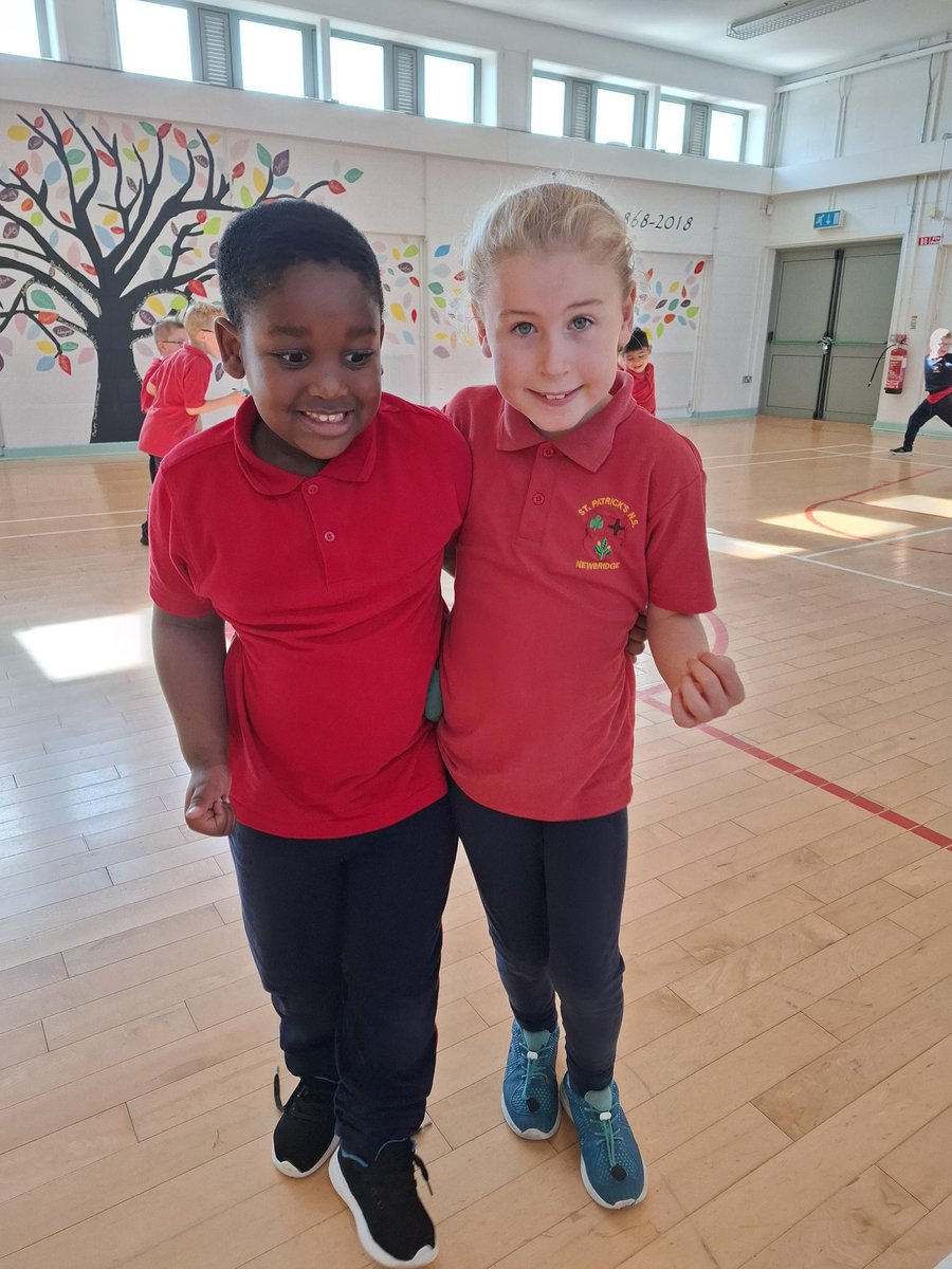 ms_lawson_class's tweet photo. Having fun in PE playing trap the beanbag! https://t.co/wuOeAHaQYF
