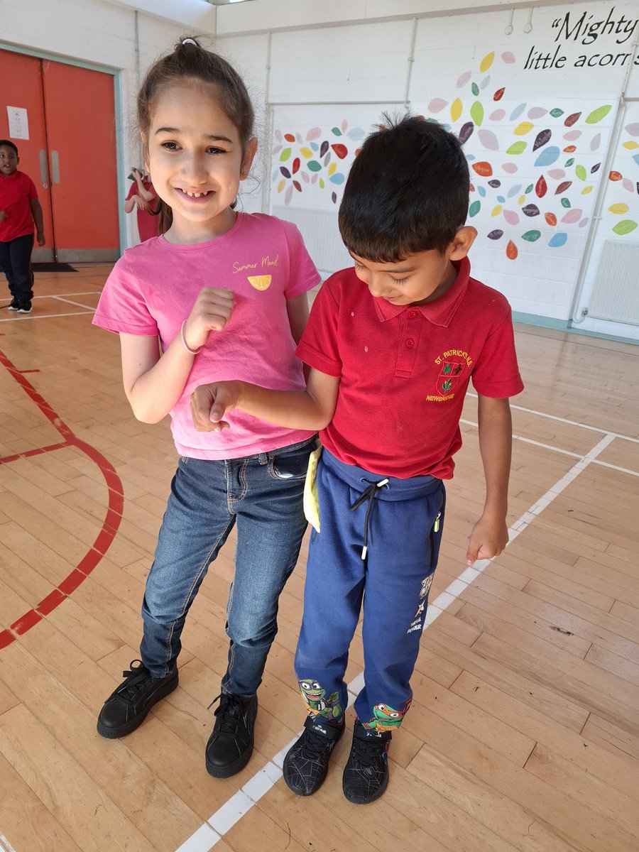 ms_lawson_class's tweet photo. Having fun in PE playing trap the beanbag! https://t.co/wuOeAHaQYF