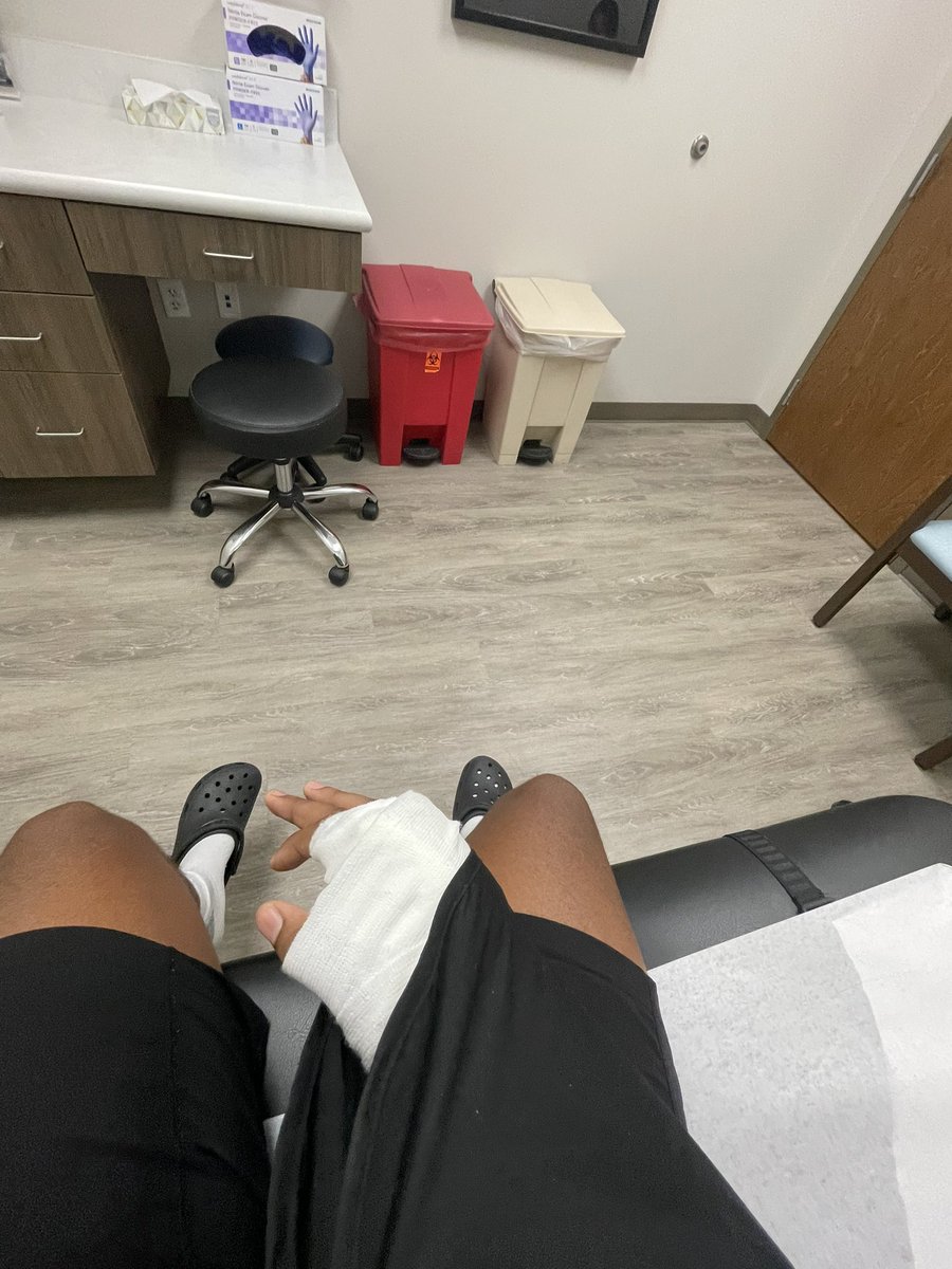Antwanstewart_'s tweet photo. Unfortunately i suffered a broken hand last friday against MICA left at halftime with 7 tackles , Good news i will still be able to come back after my surgery friday #GodHasMe ๐ @SCHS_Gamecocks https://t.co/15YXvYnYOk