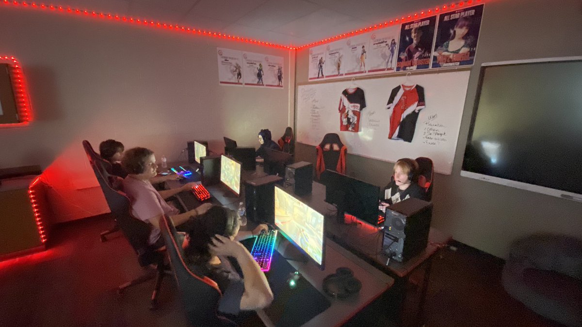 LHSEsportsGO's tweet photo. Just a little @MiHSEF #Overwatch2 action going on over here in the lab. Preseason vs @ShorianEsports Let’s go! https://t.co/9AkLVIzB70