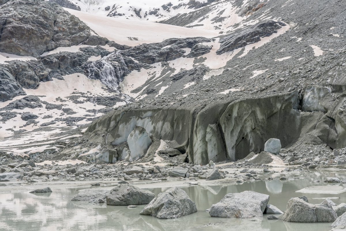 GlaciersVR's tweet photo. ‘VR Glaciers and Glaciated Landscapes’ was updated with two more immersive virtual field trips during the summer of 2024.

Moiry Valley, Switzerland: There are now three virtual field trips (2017/18, 2023, 2024). These capture the disconnection of the lower part of the glacier... https://t.co/kaZWiMLJZM