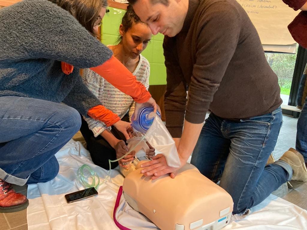 « Médecins, révisons nos gestes d’urgence ! » c’est ce que nous vous proposons dans cette formation (FAF - 1 jour) partout sur le territoire comme le vendredi 11 octobre à Bordeaux (33). Inscriptions ici mgform.org/formations/par…
Details ici mgform.org