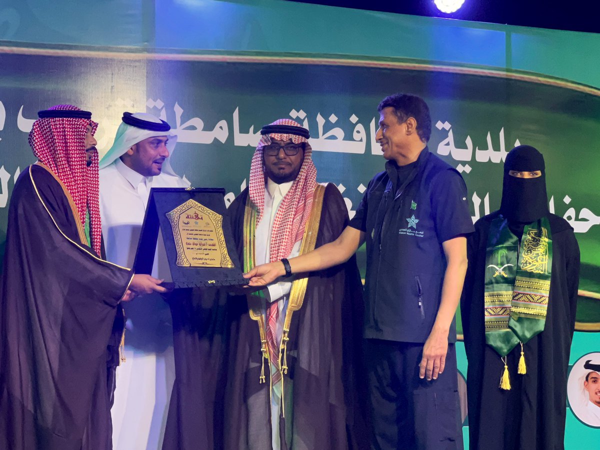 Gyuth_1's tweet photo. فريق غيوث #صامطة التطوعي وبمشاركة إدارة المراكز الصحية بالقطاع الجنوبي بتجمع جازان الصحي يقدم التهنئة إلى سعادة محافظ صامطة المكلف الأستاذ عبده محمد مجرشي ورئيس بلدية محافظة صامطة المهندس عبدالله عواف حمدي بمناسبة اليوم الوطني ٩٤ .

#اليوم_الوطني_السعودي94  
#نحلم_ونحقق https://t.co/AbzmugHXb5