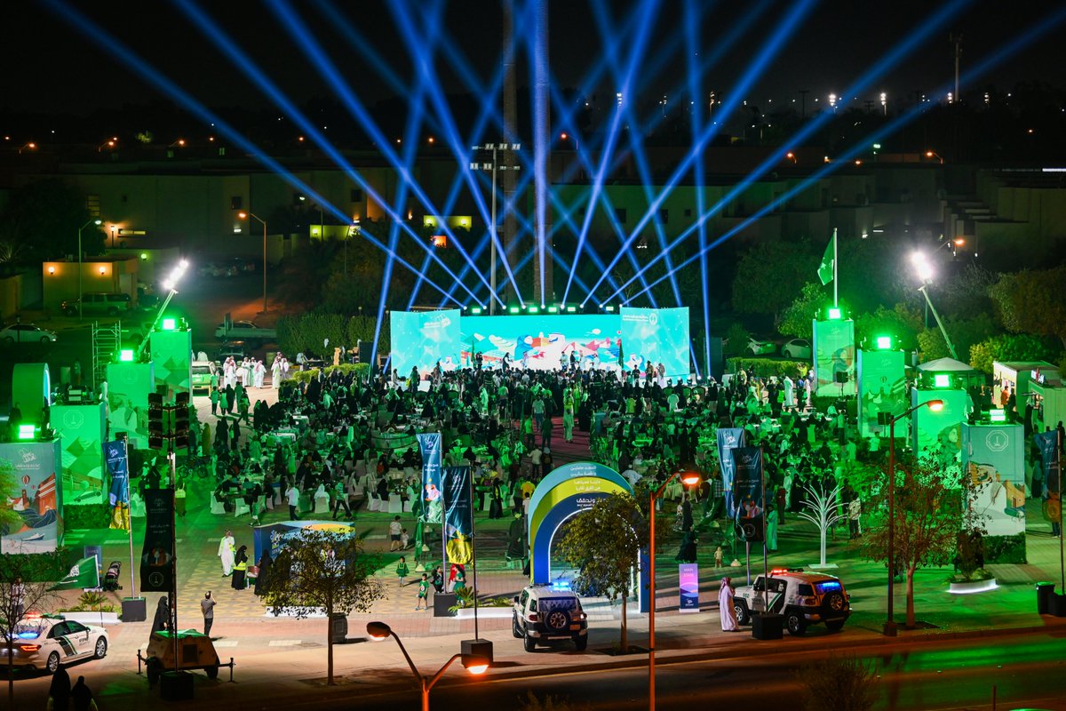KFUPM's tweet photo. مشاعر مختلطة بين الفرح والاعتزاز بوطننا الغالي ترصدها عدسة الجامعة .. إليكم مقتطفات من احتفالات منسوبي #جامعة_الملك_فهد_للبترول_والمعادن وعائلاتهم بـ #اليوم_الوطني_السعودي_94 

#نحلم_ونحقق 
#KFUPM https://t.co/IaWqQ5QkC0