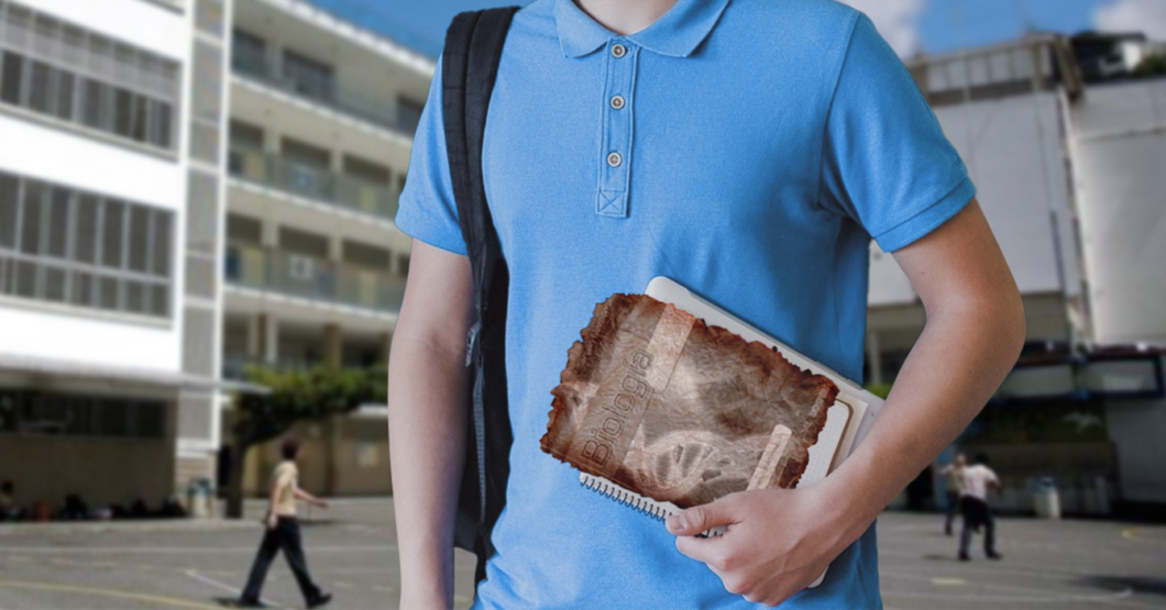 CojedesDigital's tweet photo. Bachiller inicia el año escolar con papiro heredado de sus antepasados https://t.co/Xfznk901oW https://t.co/6xpVyUhX7y