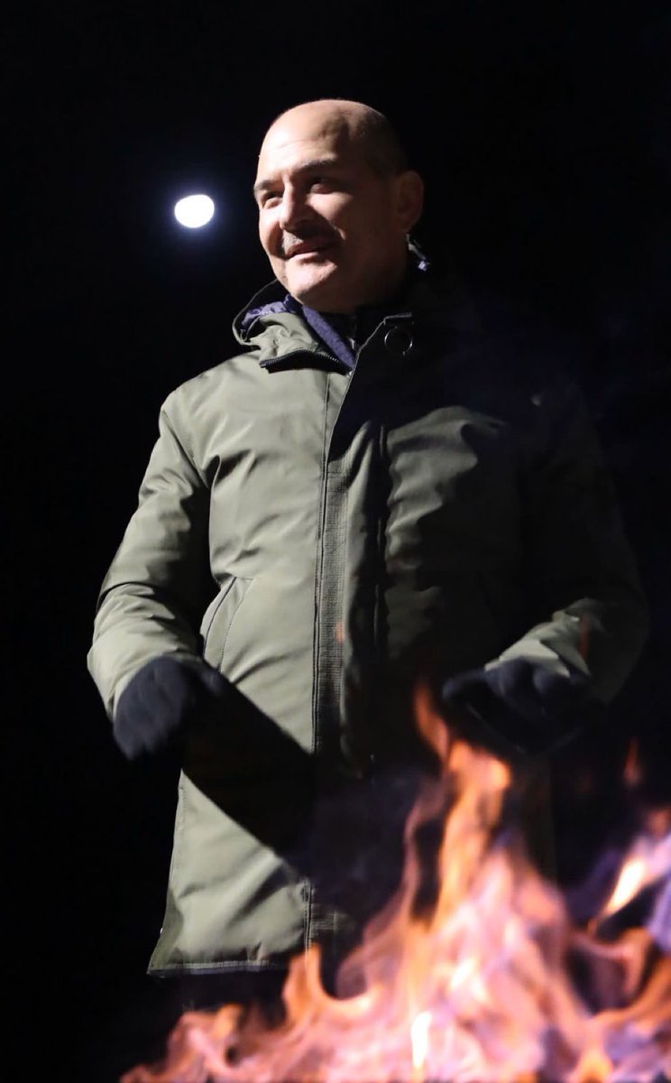 SN. SÜLEYMAN SOYLU’nun yanında olanları görelim dostlar!!

Bu arada Süleyman Soylu Adamdır 🇹🇷