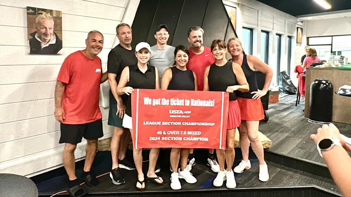 USTA 40 and over 7.0 MV Sectional Champions Philcrest members Chris &amp; Michelle Dickason, Steve &amp; Staci Henry, Rhonda Hoffman, and Ryan Kelly.