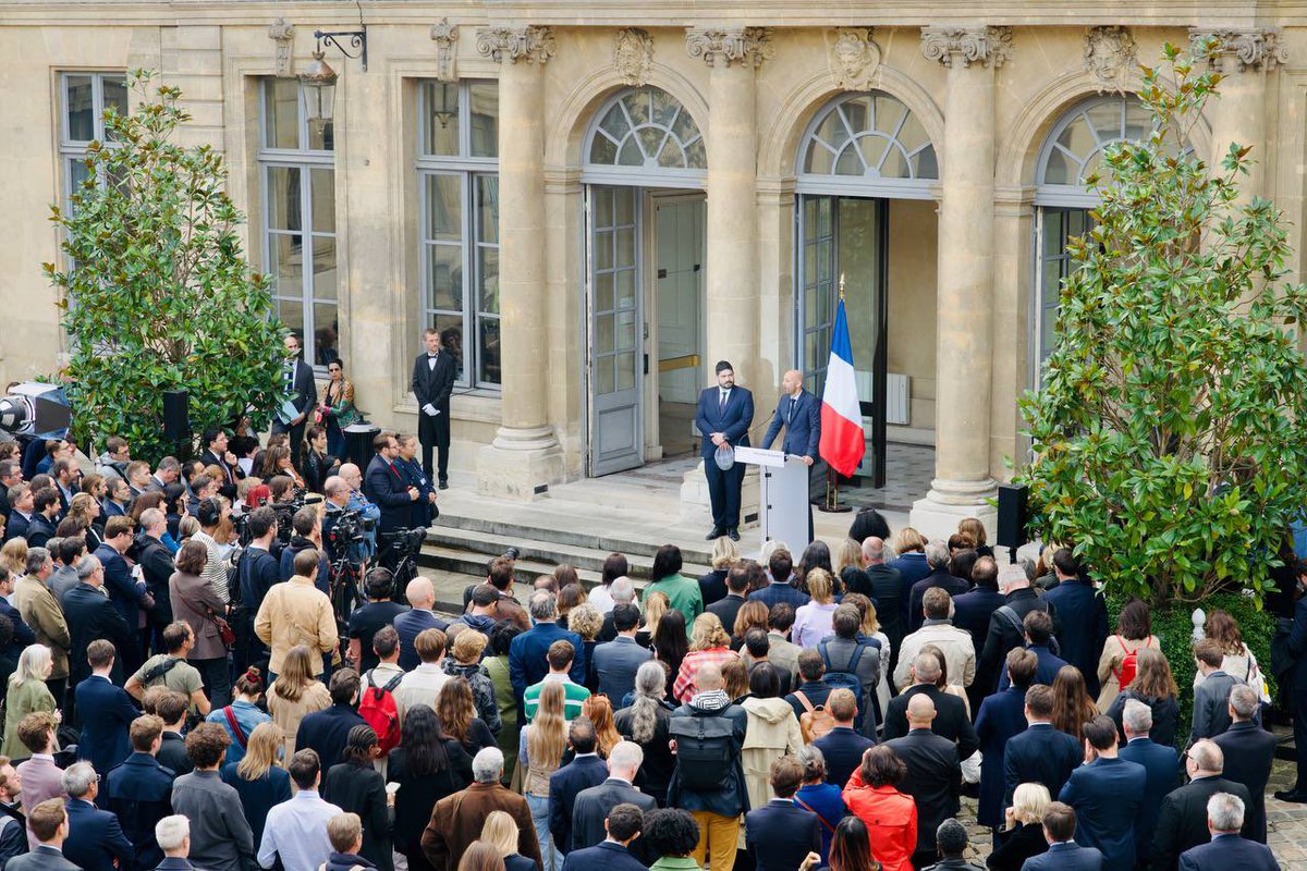 Stanislas Guerini (@stanguerini) on Twitter photo Cher <a href="/guillaumekasba/">Guillaume Kasbarian</a> je te souhaite de tout cœur une pleine réussite.
C'est une mission difficile, dans un contexte difficile mais je connais tes grandes qualités : ta sincérité, ta force de travail, ton engagement. Elles te seront précieuses, pour les agents et les services Cher <a href="/guillaumekasba/">Guillaume Kasbarian</a> je te souhaite de tout cœur une pleine réussite.
C'est une mission difficile, dans un contexte difficile mais je connais tes grandes qualités : ta sincérité, ta force de travail, ton engagement. Elles te seront précieuses, pour les agents et les services