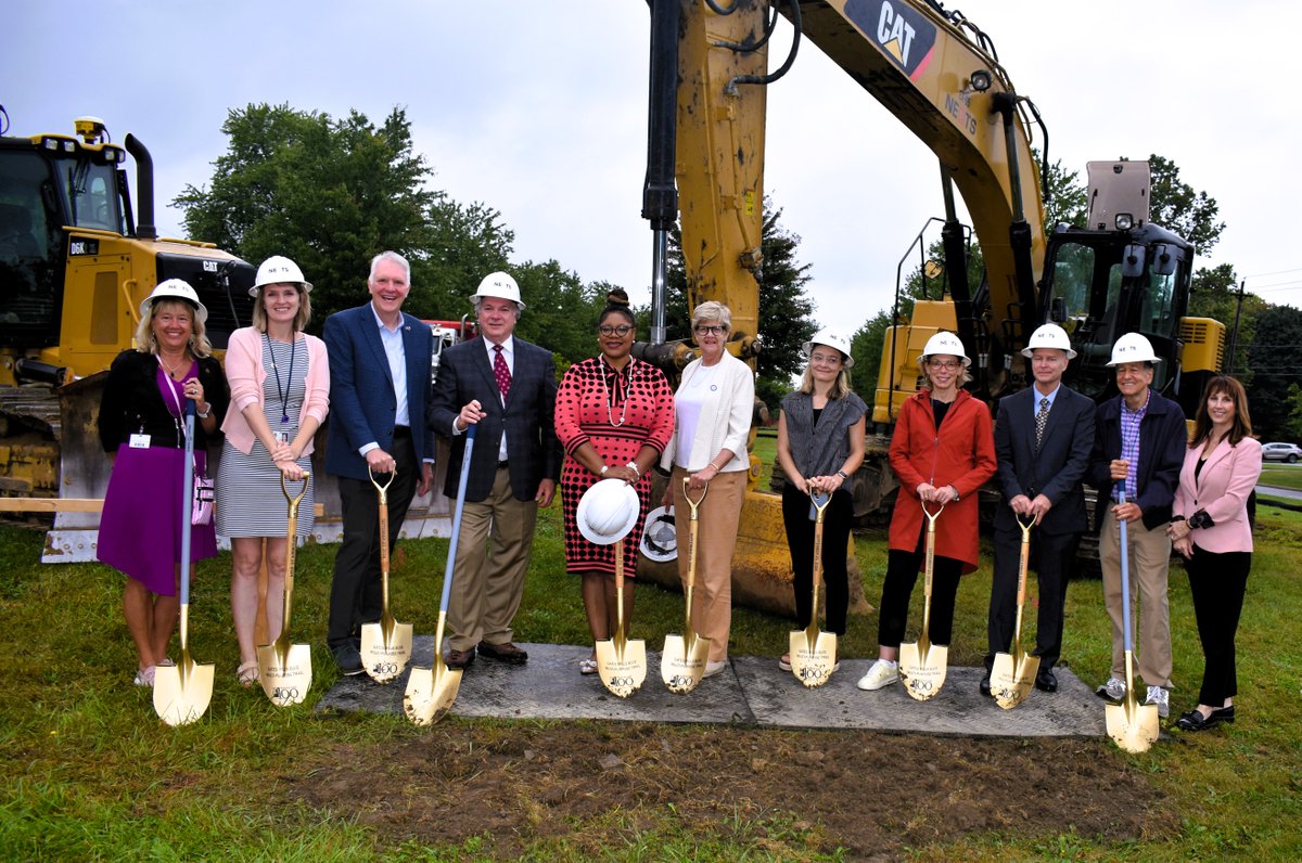 CuyahogaCounty's tweet image. Cheers to the Gates Mills Boulevard Multi-Purpose Trail coming soon to the @CityPepperPike! Today's groundbreaking was a success. Our $800,000 investment for resurfacing plans is a step toward better connectivity and access for County residents. 

#WeAreCuyahoga