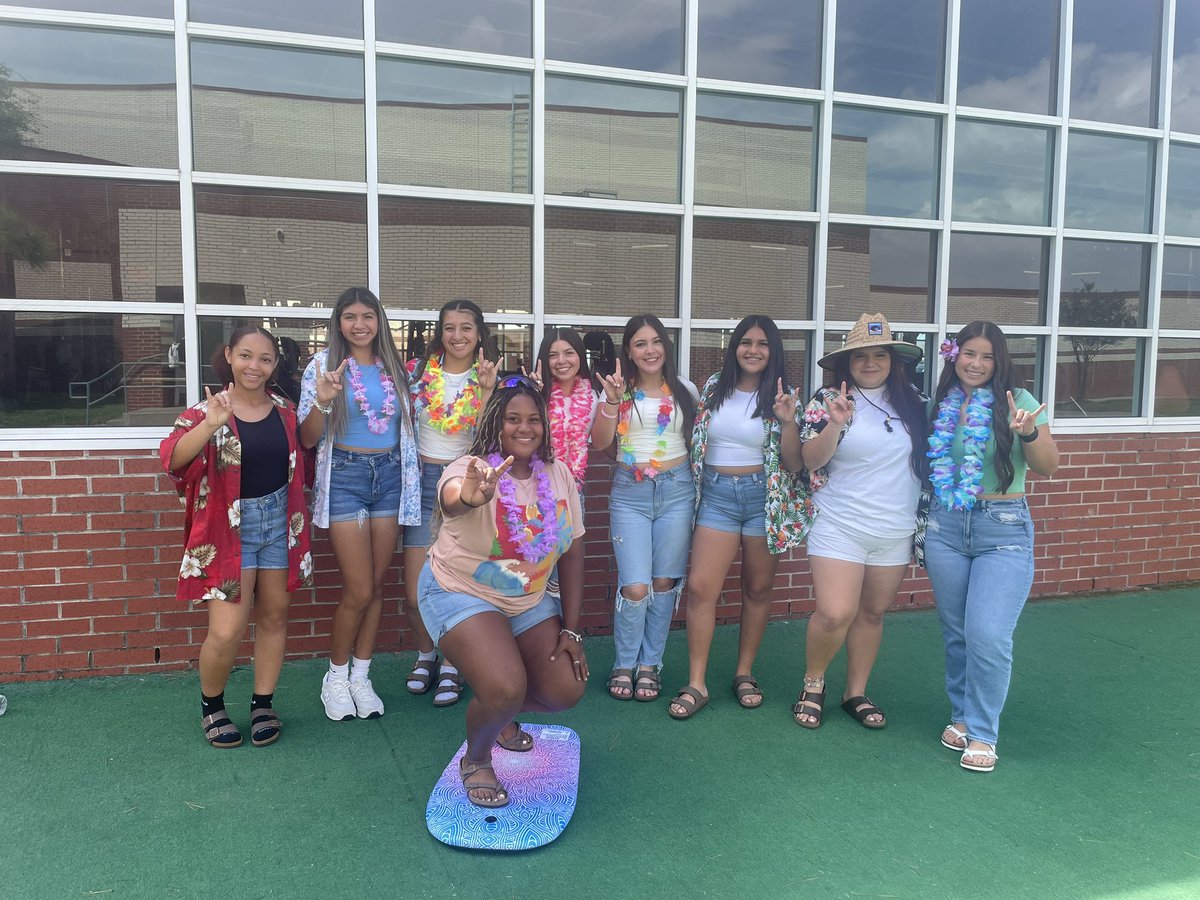 DOBIE_SOFTBALL's tweet photo. Homecoming week - day 1
Surfers vs Bikers
#hoco2024
#dobiepride https://t.co/4yR7GwvuWH