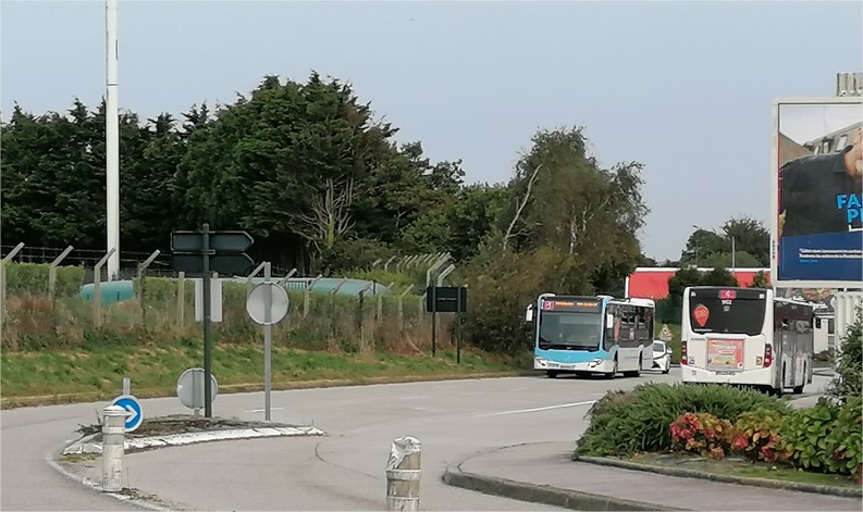 HippodromeLaGla's tweet photo. Pour venir sur notre hippodrome mercredi, pensez aux lignes de bus #CapCotentin :
- la ligne 4 intra @VilleCherbourg, arrêt centre commercial ou arrêt Pierre et Marie Curie - du côté de l'entrée des camions mais où nous ouvrirons une billetterie pour les piétons.
1/2 https://t.co/eT2dRb0QU9