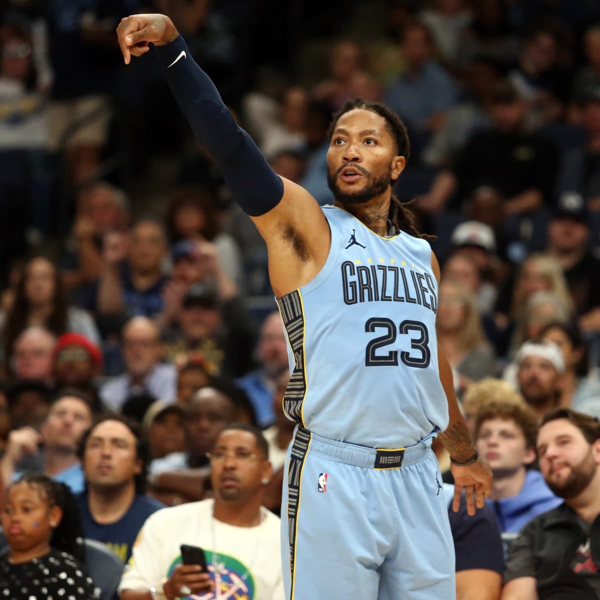 LegionHoops's tweet photo. BREAKING: Grizzlies release Derrick Rose, per @ShamsCharania 

Which team should sign him? 👀 https://t.co/SRjgUk98Db