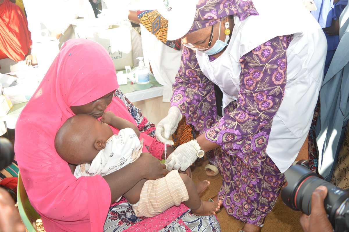 DalbergTweet's tweet photo. We’re thrilled to announce that Niger has officially launched the malaria vaccine for children aged 6–16 months. The milestone was achieved through the collaboration of Dalberg, @gavi, @WHO, @UNICEF, @USAID, & other key partners.
#EndMalaria #GlobalHealth #PartnershipForHealth https://t.co/ddFN3cqrnS