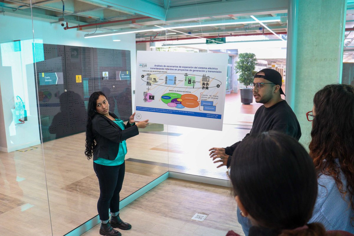 UniversidadEIA's tweet photo. ¡Hoy en la EIA! 🎨🔬 La Sala de Arte acoge las investigaciones de nuestros estudiantes y profesores. Conoce más de 28 trabajos expuestos toda la semana. ¡Únete a nuestros grupos y semilleros de investigación! #InvestigaciónEIA #Innovación https://t.co/kmEWNLYHPk