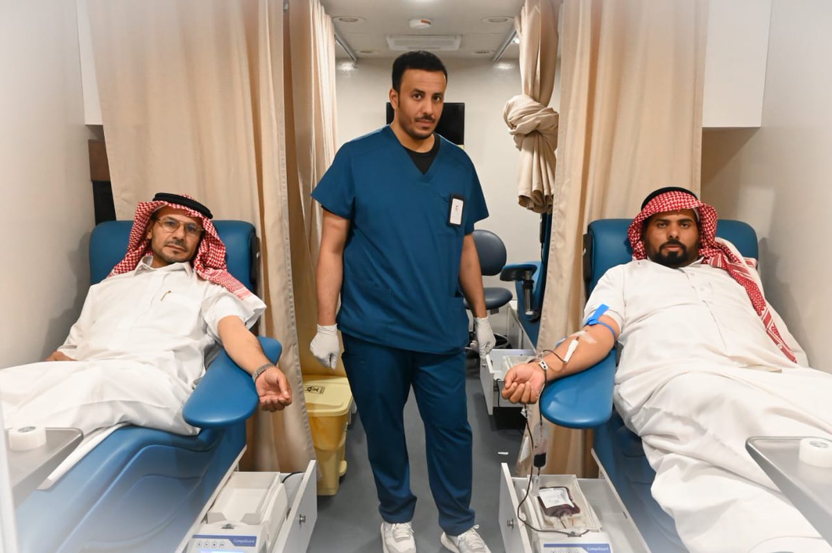hailhealth's tweet photo. #صحة_حائل تشارك الوطن احتفالاته بتقديم التوعية الصحية للحفاظ على صحة المجتمع من خلال البرامج الصحية والكشف الاستباقي وتوزيع الهدايا والتبرع بالدم بالتعاون مع بنك الدم المركزي وتجمع حائل الصحي ومستشفى الأنوار الطبي وجمعية مرضى الكلى بحائل.
#اليوم_الوطني_السعودي_94 https://t.co/sbECwEgIwK