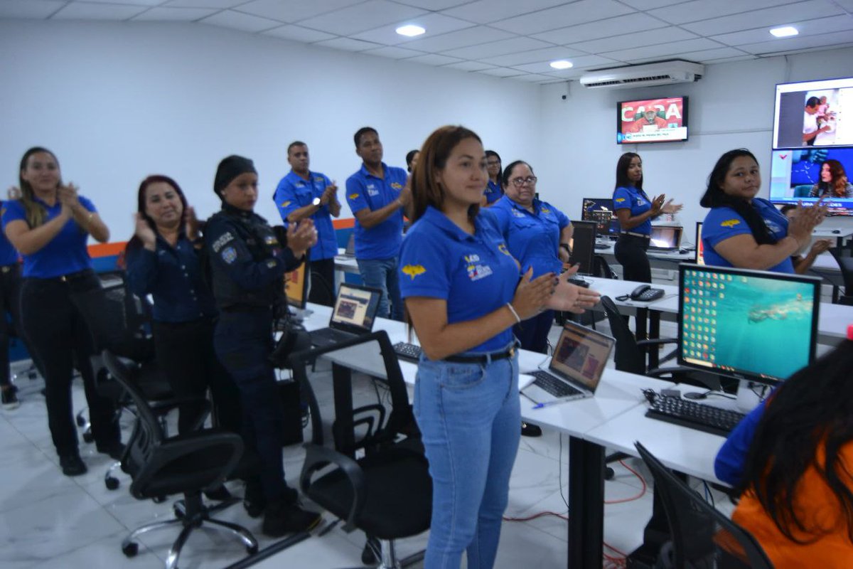 #ConLaVerdadNosotrosVenceremos | Este lunes, 23 de septiembre, el vicepresidente sectorial de Política, Seguridad Ciudadana, y Paz, Diosdado Cabello (<a href="/dcabellor/">Diosdado Cabello R</a>), realizó una visita al puesto de comando de Protección Civil (PC) ubicado en Valencia, estado Carabobo.

Durante la