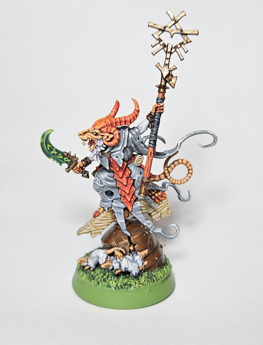 Necoho_Doubter's tweet photo. Rat-time! Yes-yes!
Absolute joy to paint this Grey Seer - hopefully all the new rats are as nice to do! #skaven #ageofsigmar #warhammercommunity #paintingwarhammer #aos https://t.co/akXK3yO48E