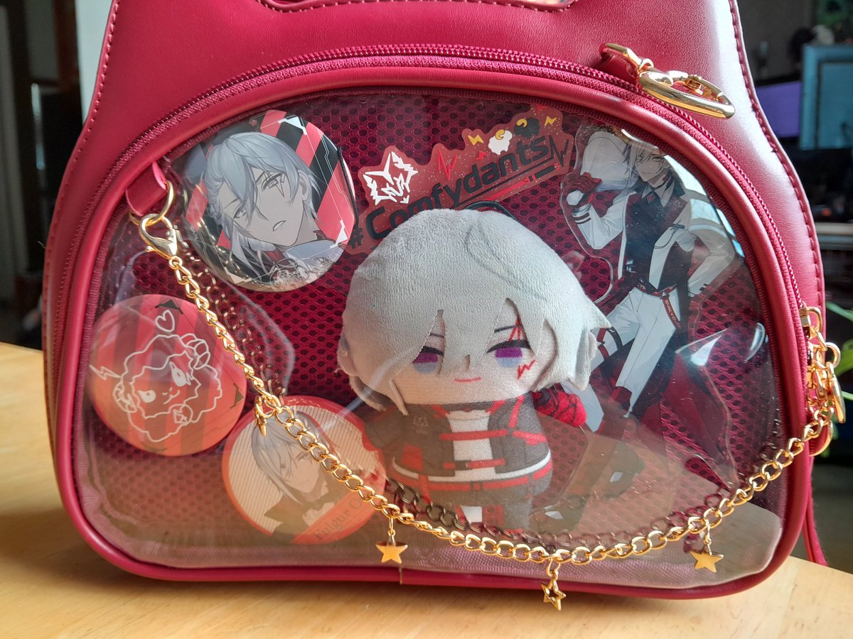 Tapik_hannah's tweet photo. Got my first ita-bag!! 
He can not escape, he can not come out❤️🩶

#Fuuchandise https://t.co/t9pasD2BK9