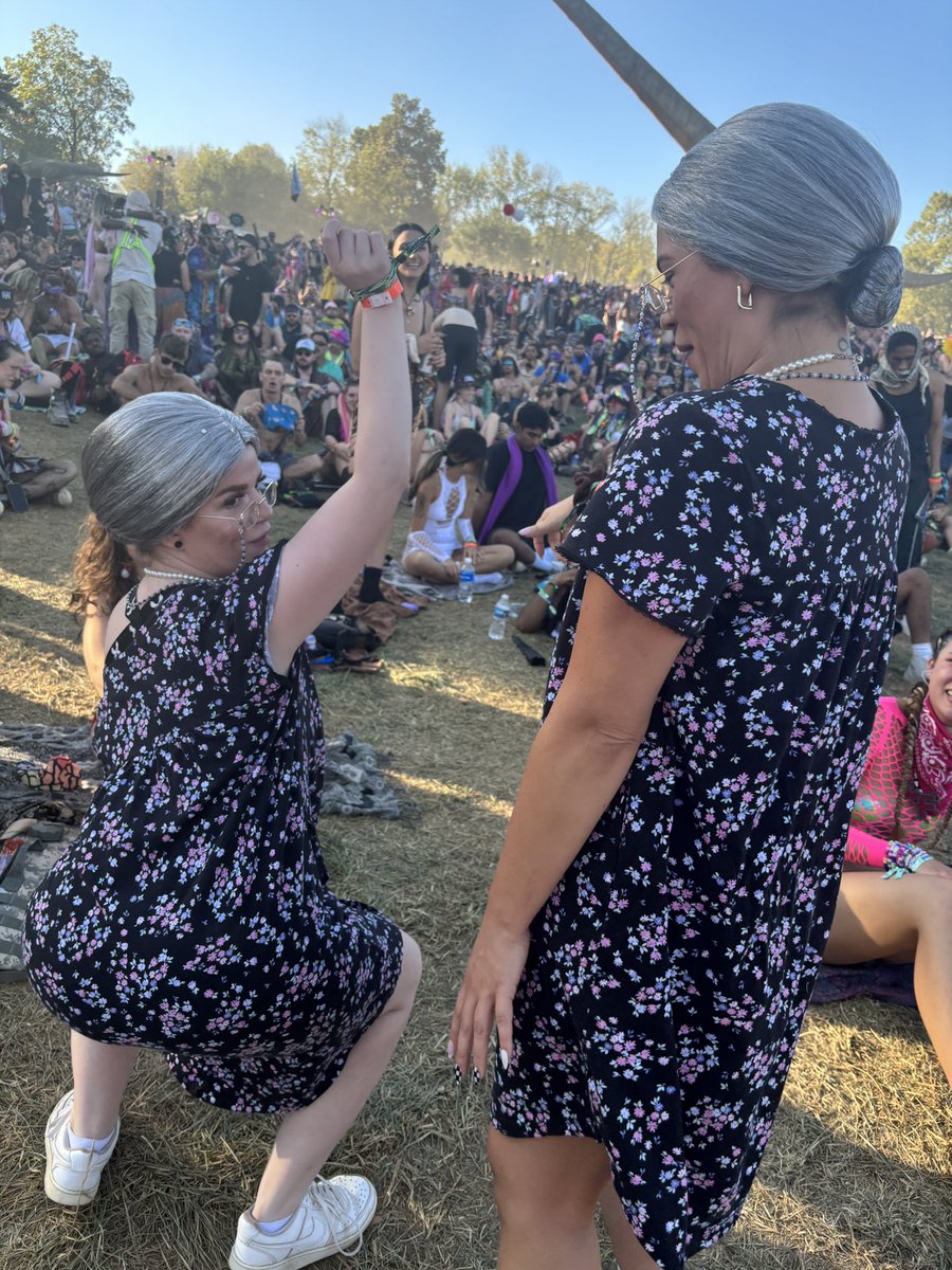 these grannies still got itttt 🔥