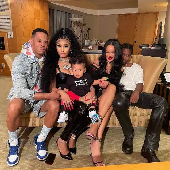 LeeLovesBey's tweet photo. @kirawontmiss no wonder she loves nicki and her sex offender husband https://t.co/TwsU8smQay