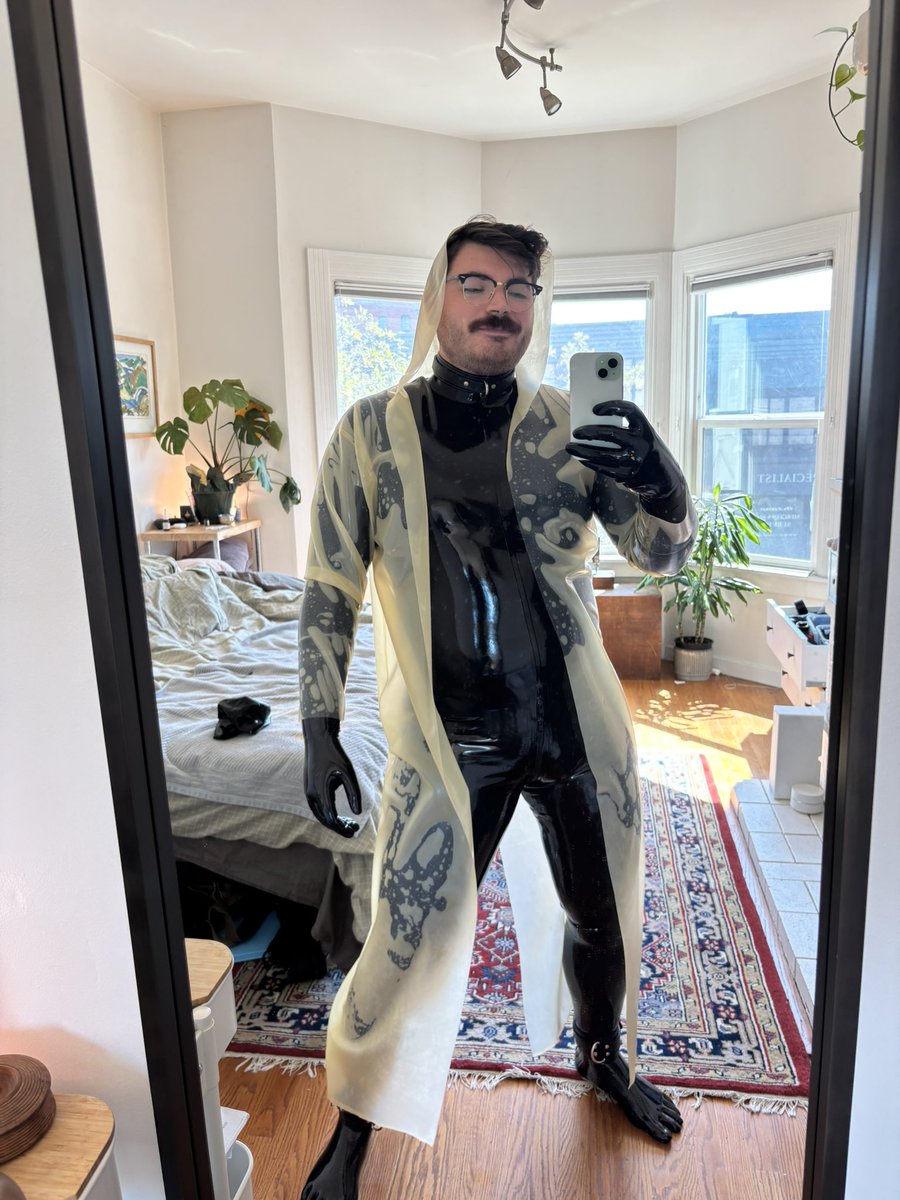 Skin Tight Kink tweet media