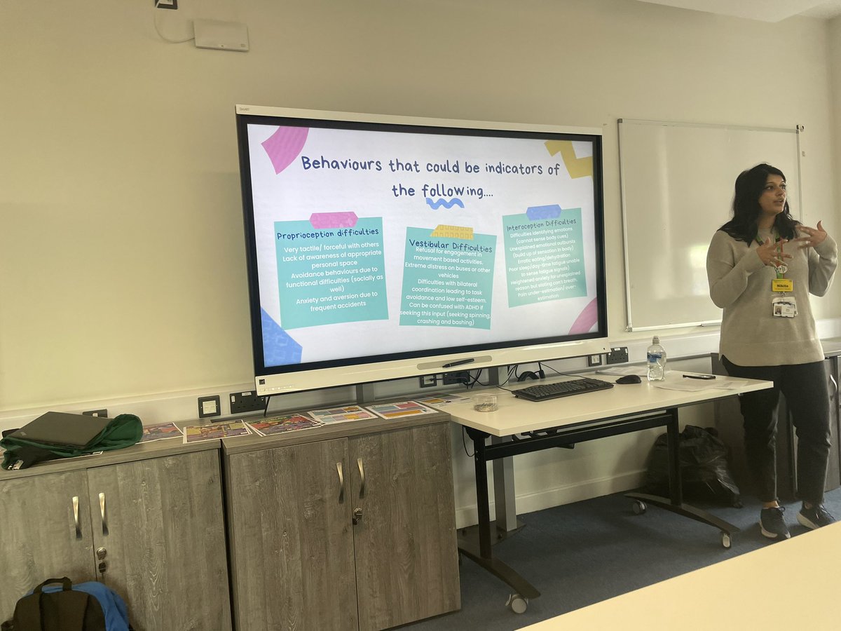 Today, our dedicated staff participated in a training session focused on self-regulation! 🌈 Learning effective strategies to help our students in their personal development. We strive to create a positive learning environment for everyone! 💪 #SelfRegulation  #LearningTogether