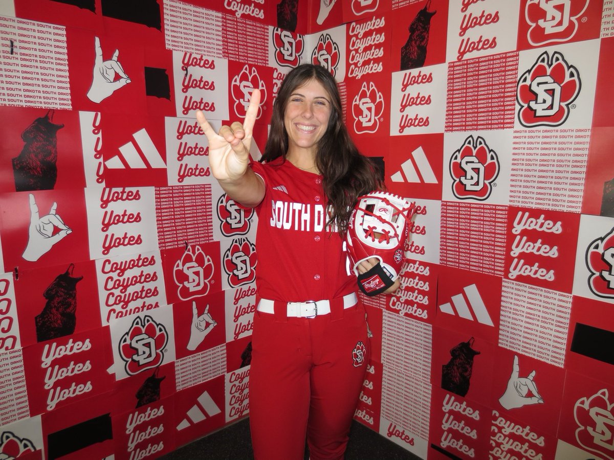 emilystips_'s tweet photo. COMMITTED!!❤️🤍🐾

@SDCoyotesSB @USDCoachWags @Coach_Piv @roger_that_26 @TopGun0809KS @breeederer @TeamKansasHays https://t.co/7CsYA3bBkT