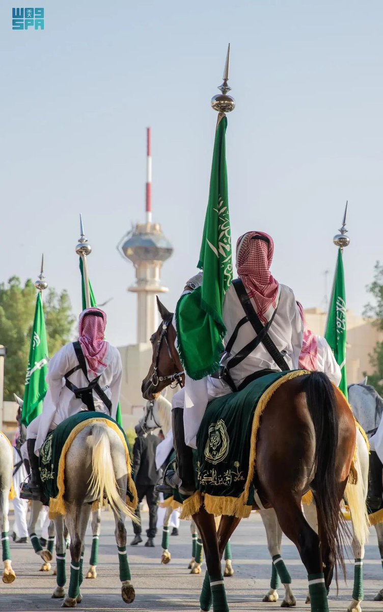 AzizBinAhmad's tweet photo. علاقة السعودي بوطنه وسعوديته علاقة تستحق الدراسة؛ هي أكثر حتى من أن تكون هوية وانتماء وأرض يعشق ترابها ولد فيها وتربى على خيراتها … هي شيء نادر خارق للعادة يجمع بين القوة والجمال يصعب تفسيره 🇸🇦

كل عام وسعوديتنا بأقوى وأجمل حال ❤️🇸🇦

 #اليوم_الوطني94 https://t.co/u0GTcOi6WH