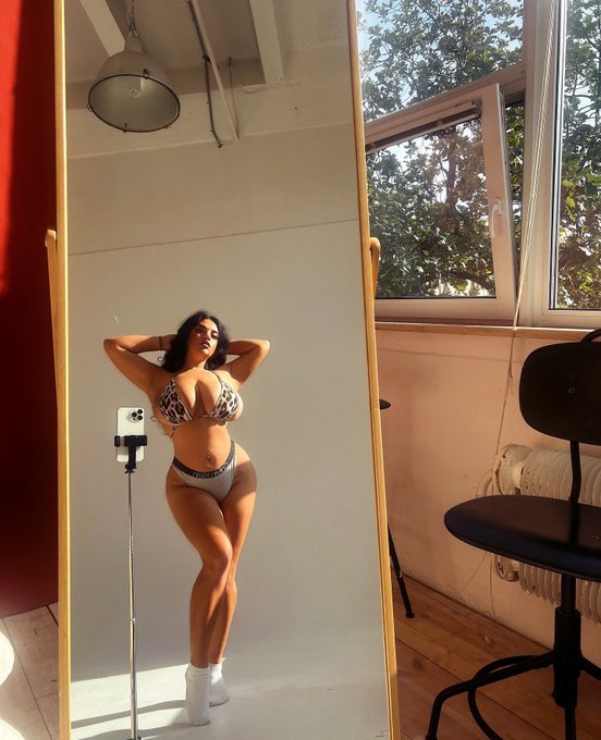 2 pic. 1 or 2? 
Me ???
https://t.co/lZ9ssTQoTB https://t.co/YLUFNsXPnz