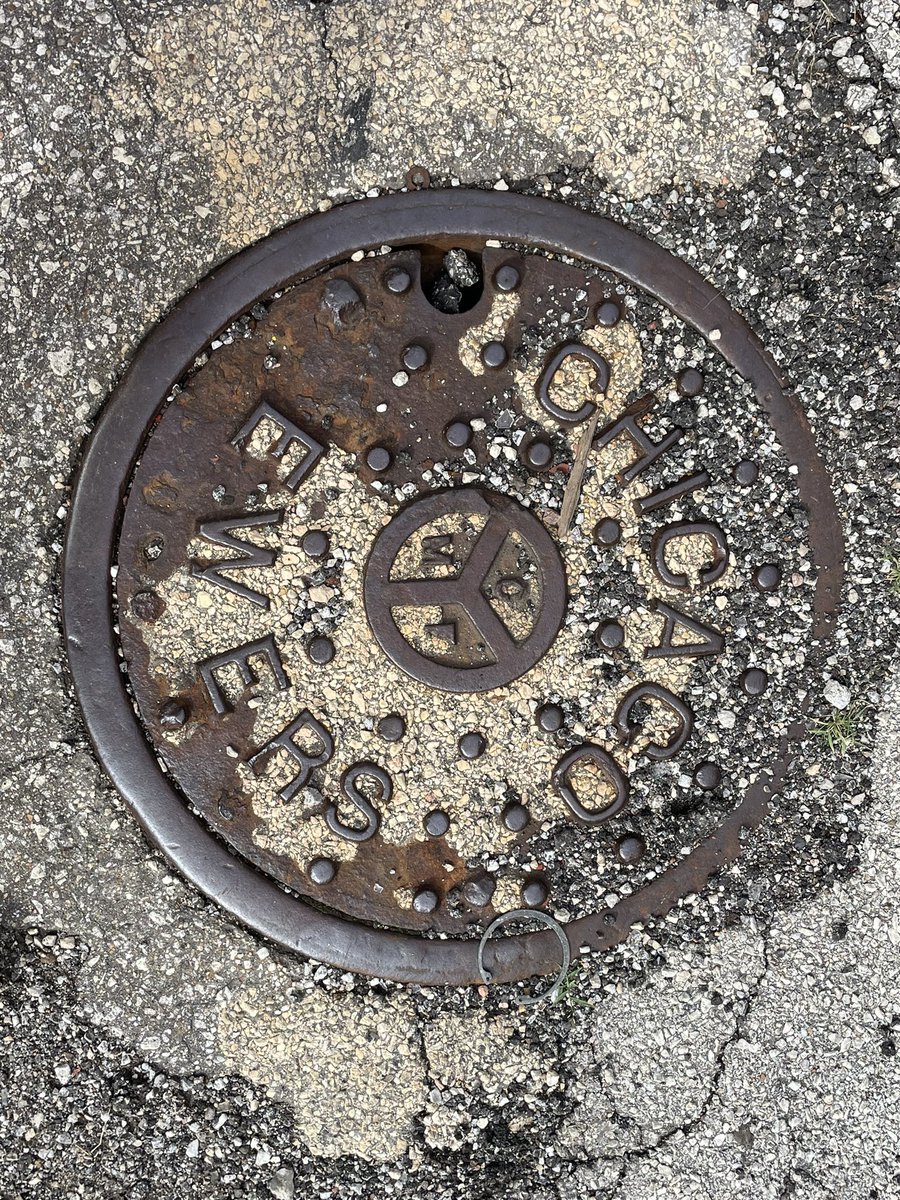 UltraLocal1's tweet photo. Auburn Park, Chicago. #manholecovermonday https://t.co/YmXFcY8fQT