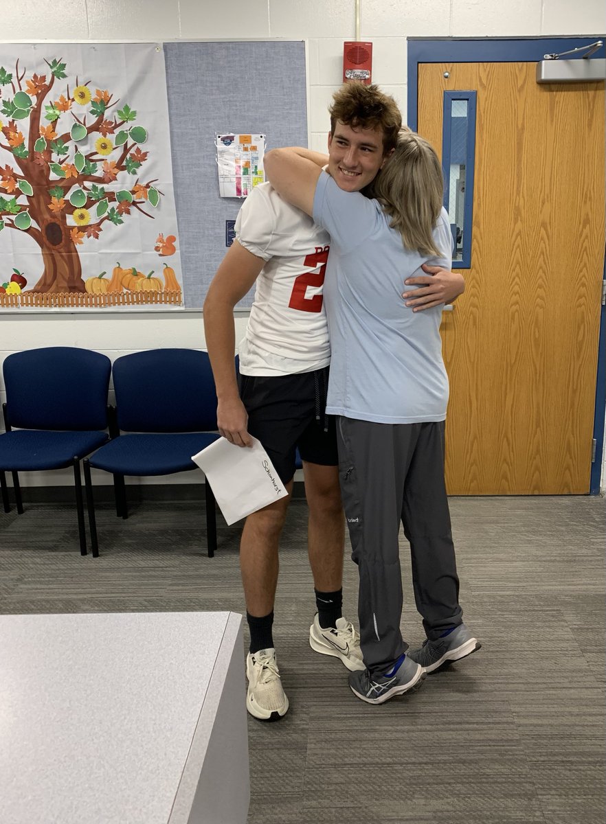 BallardCSD's tweet photo. Ballard East loves when former students visit, especially when they honor a teacher who made a lasting impact on their lives! Congratulations to Ms. Angell, who received a special award from Nic Schonhorst. Your dedication and passion continue to inspire! 💙🍎 https://t.co/PlFaE07LAI
