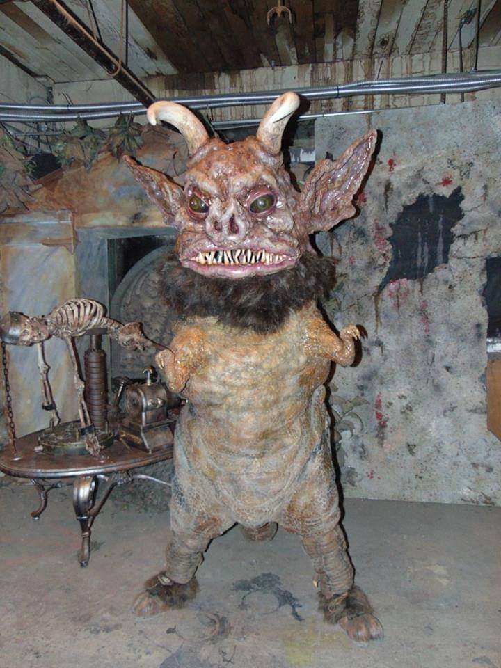 stillnewtwallen's tweet image. This Sunday.  Directing last big fx sequence of #Amityvillepooltoymassacre when we unleash this beautiful #kaiju bustard #practicalfx #HorrorCommunity #MutantFam #indiehorror