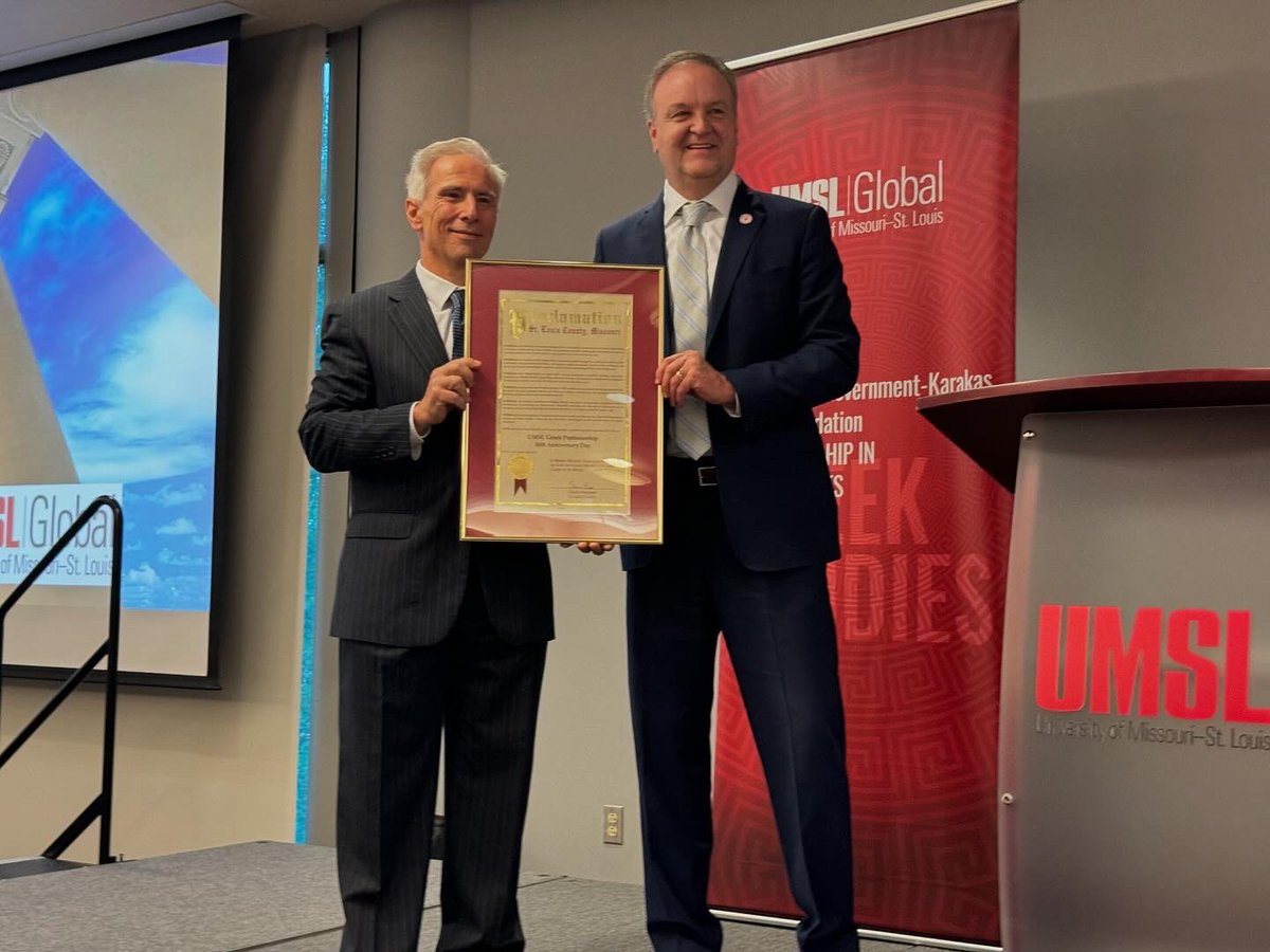 GreeceInChicago's tweet photo. @GreeceInChicago celebrated the 30th anniversary of the Hellenic Government-Karakas Foundation Chair of Greek Studies at the University of Missouri-St. Louis. Special thanks to Prof. Michael Cosmopoulos for his leadership. Congratulations to all involved! #GreekStudies #UMSL 🇬🇷📚 https://t.co/toPS31gyI4