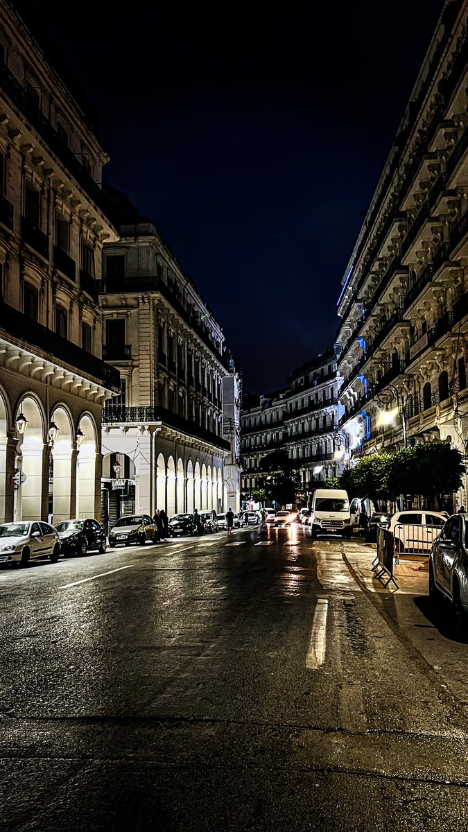 akr_tkn's tweet photo. Promenade nocturne à Alger la blanche https://t.co/NsOiN35aMC