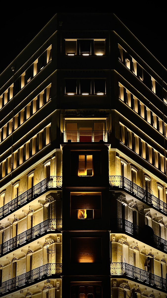 akr_tkn's tweet photo. Promenade nocturne à Alger la blanche https://t.co/NsOiN35aMC