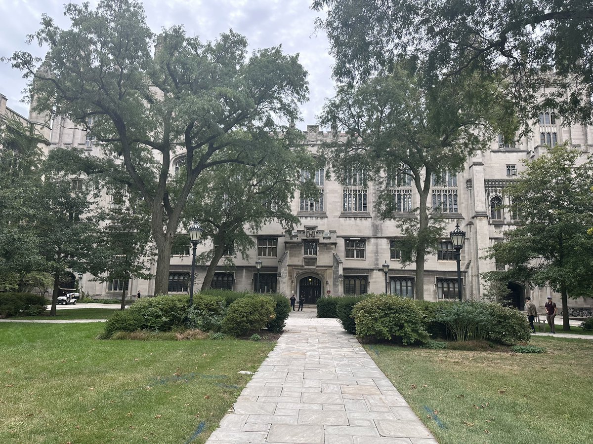 Yurui0525's tweet photo. Day 1 in Uchicago https://t.co/nBQNPABbH5