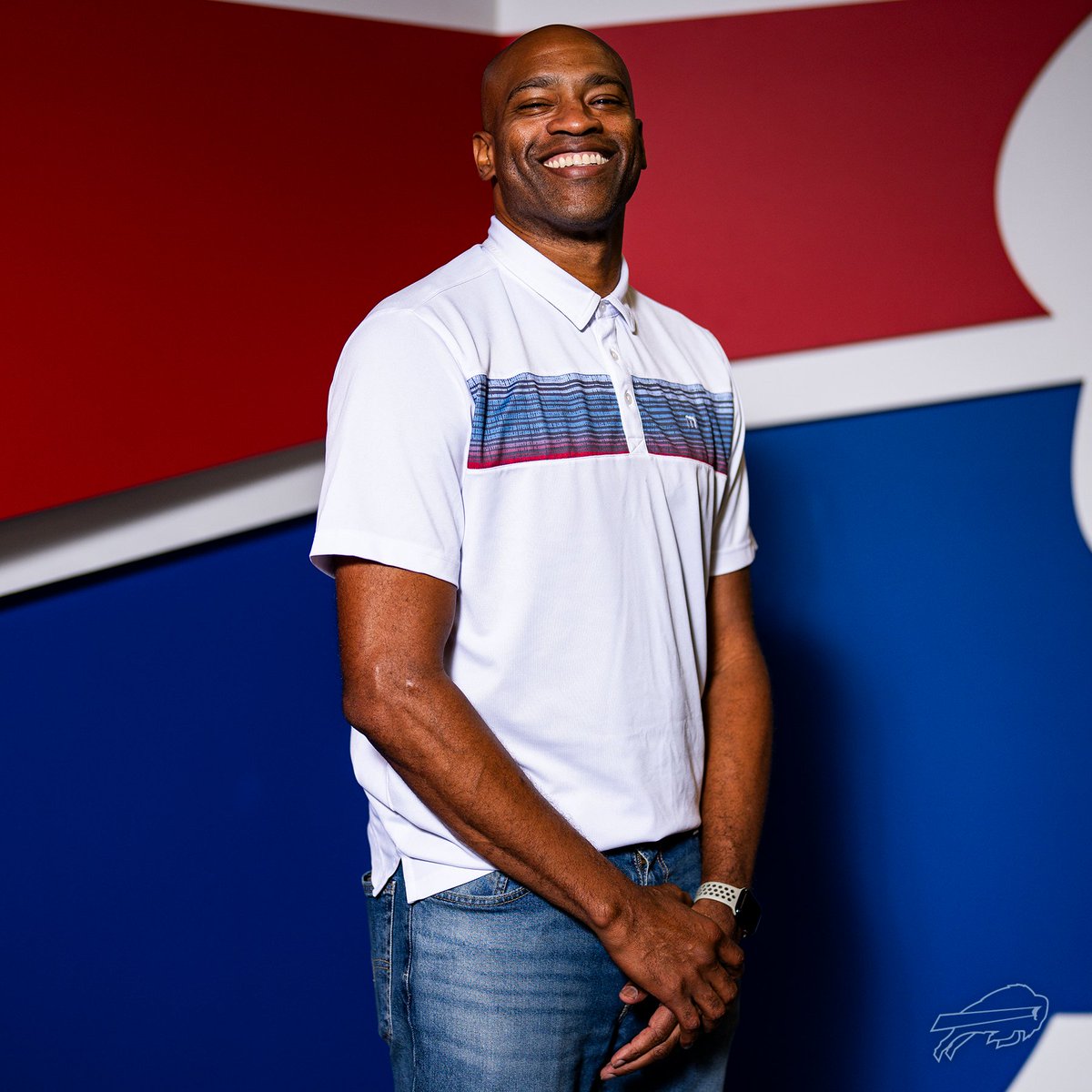 BuffaloBills's tweet photo. All the stars are in Buffalo for Monday Night Football.

Good to have @MrVinceCarter15, Tracy McGrady, and @JozyAltidore in the house tonight! #JAXvsBUF #BillsMafia https://t.co/6UrMxRqyvJ
