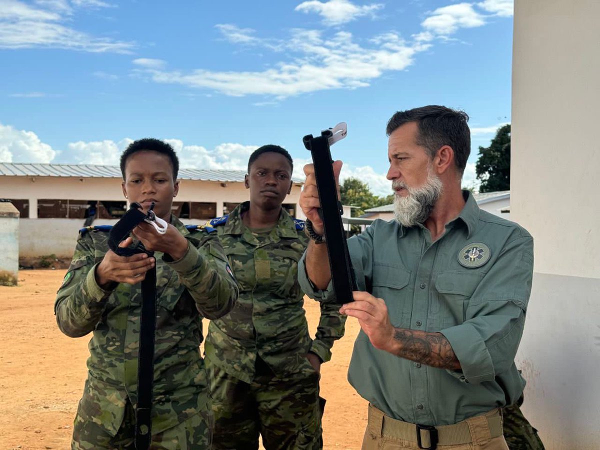 Intelligency225's tweet image. ⭕️ #RCI-#USA | dans le cadre de la coopération militaire entre les 02 Armées, les USA ont conduit un DIO premier secours au profit de 430PAX des #FACI.