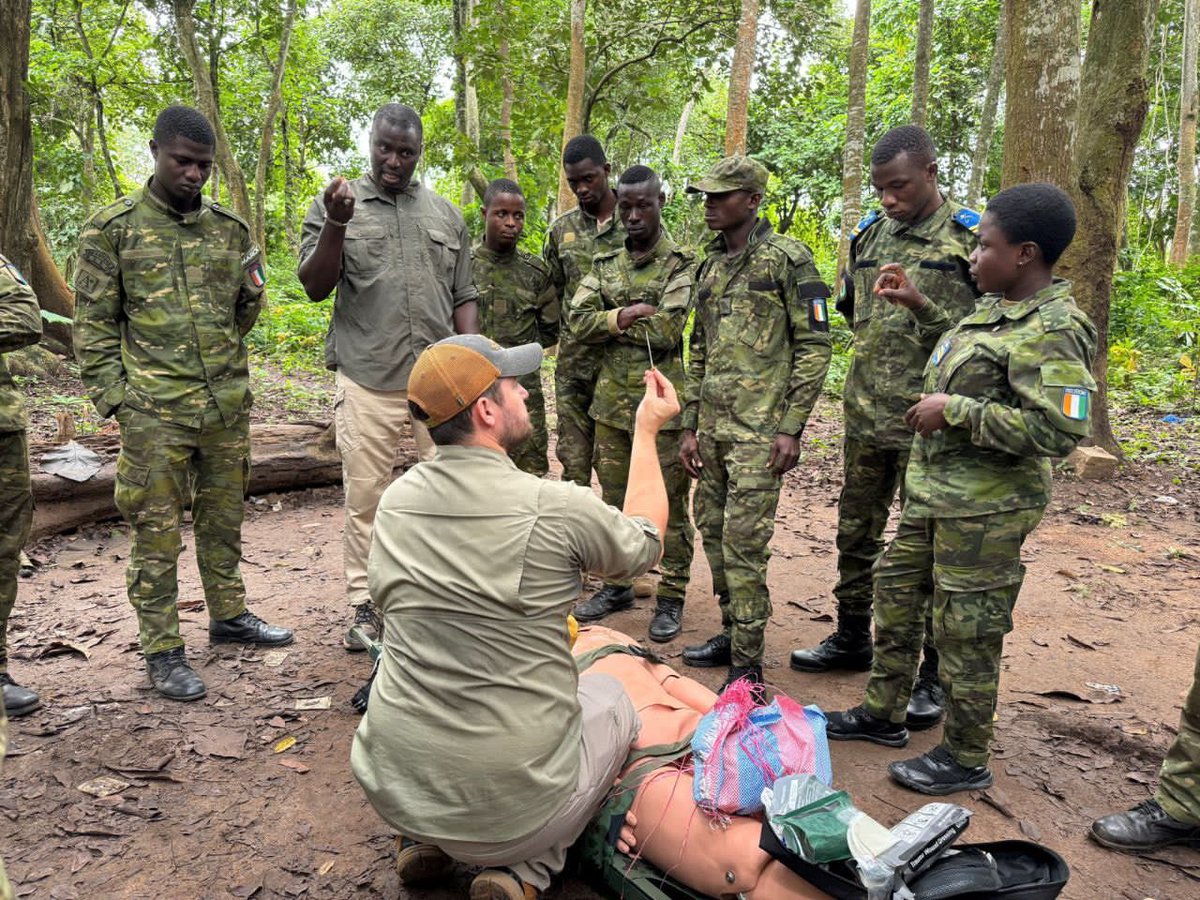 Intelligency225's tweet image. ⭕️ #RCI-#USA | dans le cadre de la coopération militaire entre les 02 Armées, les USA ont conduit un DIO premier secours au profit de 430PAX des #FACI.