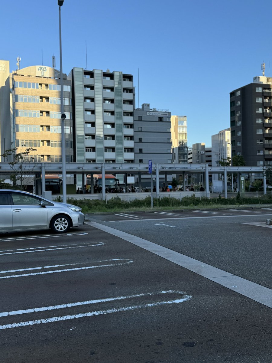 Seijeep's tweet photo. 能登へのボランティアの皆様
ありがとうございます
金沢駅から出発の多くの人達が集まっております
少しでも早く通常の生活に戻れます様に！

#能登応援 
#頑張れ石川 https://t.co/e4rGw78tta