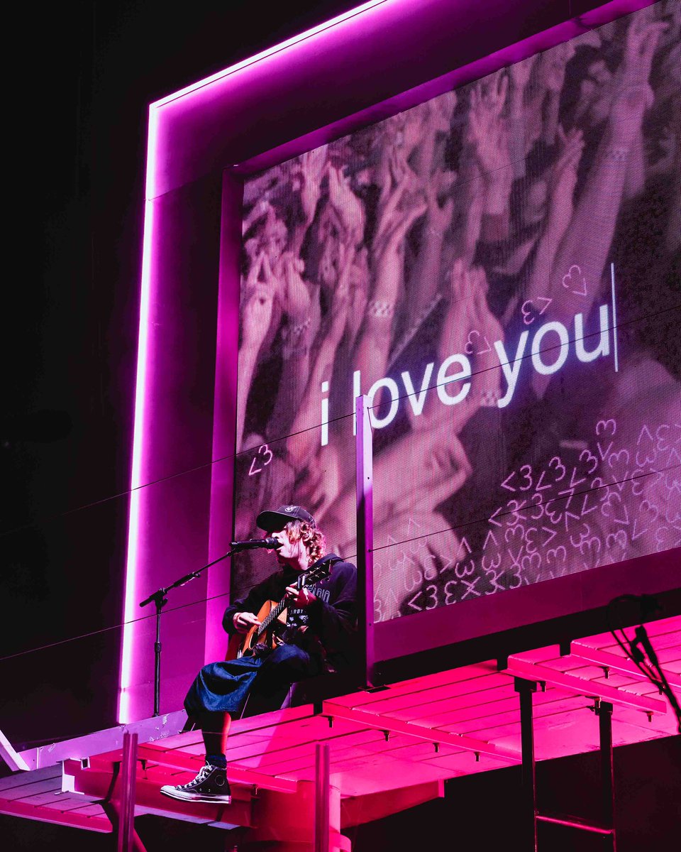 porterrobinson's tweet photo. ILYYY MONTRÉAL / TORONTO / DETROIT

INDIANAPOLIS TONIGHT !! MADISON, CHICAGO, MINNEAPOLIS THIS WEEKEND https://t.co/zBAOWY0pP5