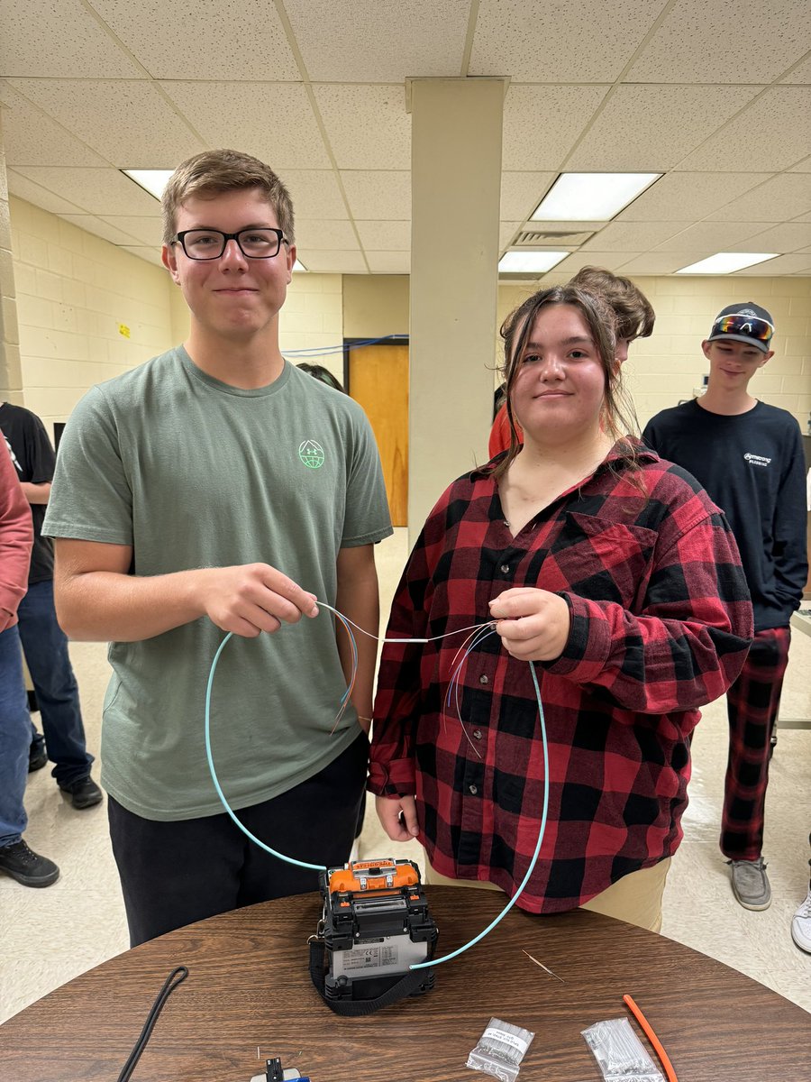 Had a great time talking about and demonstrating fusing and terminating fiber with Mrs McMinn’s Cybersecurity classes today <a href="/CHSBlueDemons/">CHSBlueDemons</a>. Thank you for the opportunity!