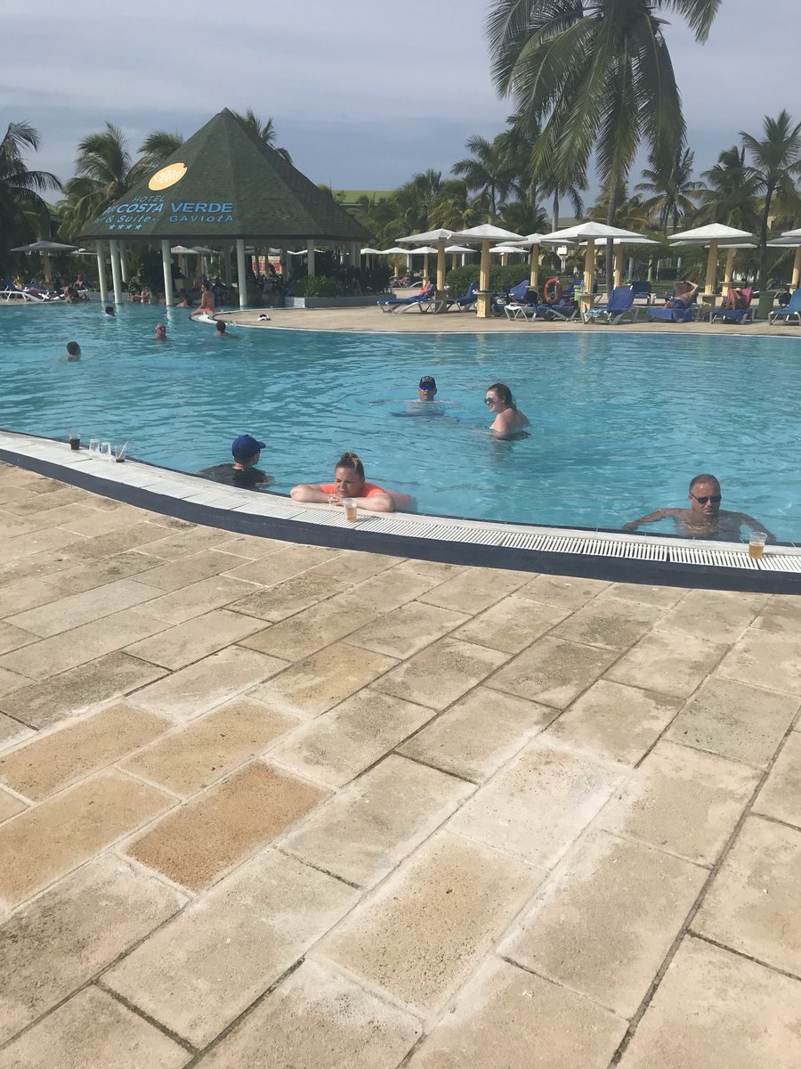 Family having fun in Cuba 🇨🇺