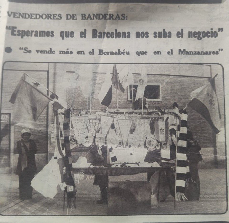 Alexis_RH_'s tweet photo. Máximo apoyo y difusión a la cuenta @Puestosbernabeu 

Esos puestos de gente honrada ganándose la vida legalmente vendiendo bufandas y demás también son parte del Bernabéu. 

Nos quieren quitar lo poco que nos queda del fútbol de siempre. 

¡No se puede permitir! https://t.co/viKEMCohK0