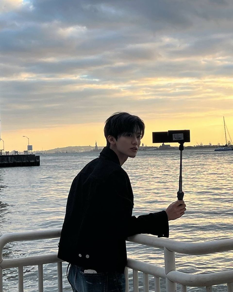 jaezeni's tweet photo. jaemin vlog 🔜 https://t.co/ArJyBkc6mH