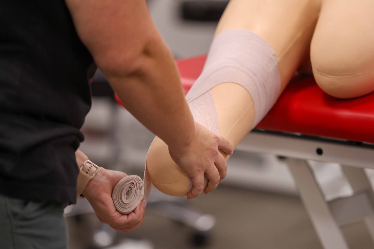 snuforadults's tweet photo. SNU's PTA program has an incredible group of students who lean on each other and are guided by dedicated professors from day one. The next cohort kicks off on January 7th!  {https://t.co/n3pYcmVqpF} 
#SNU #PTAProgram #PhysicalTherapy #Education #SupportiveCommunity #PGS https://t.co/jeonKs3PKz